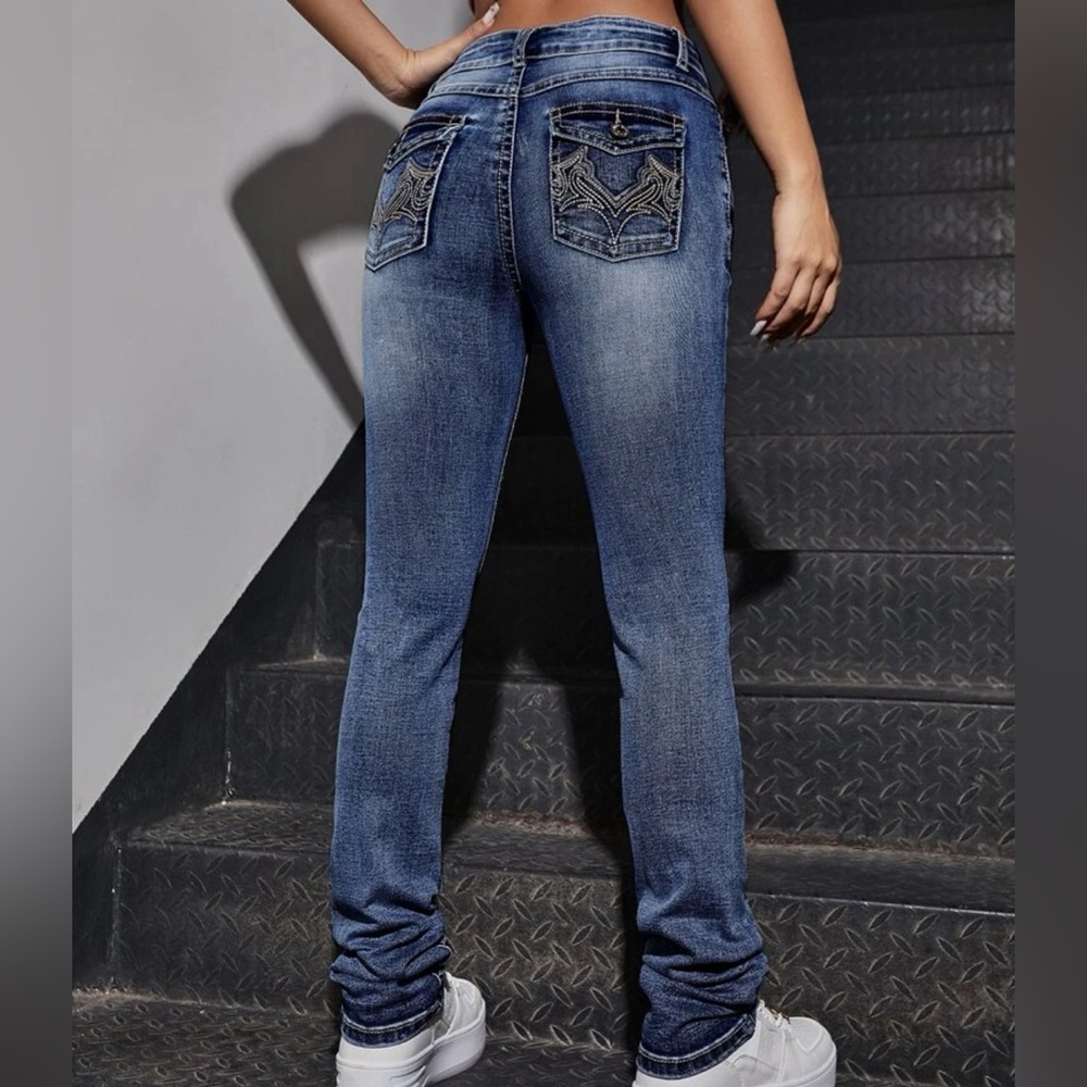 Graphic embroidery jeans